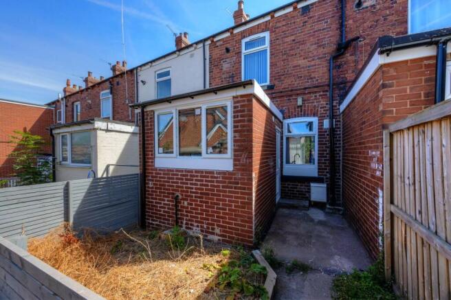 2 bed Terraced to rent Image 12
