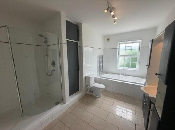 4 bed Terraced to rent Image 8