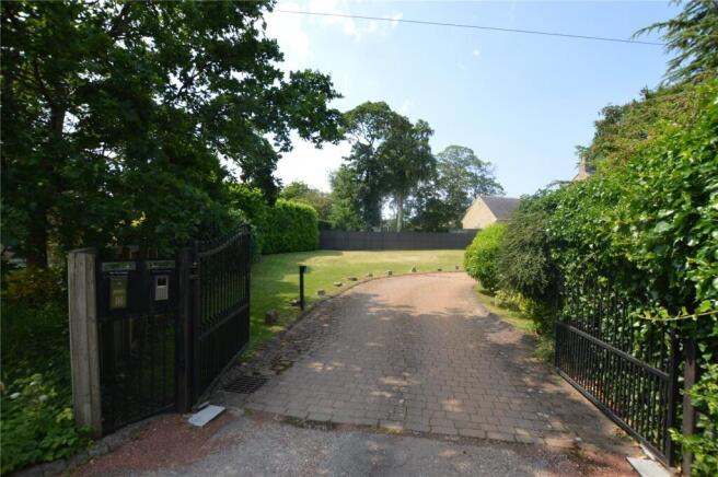 4 bed Detached for sale Image 12