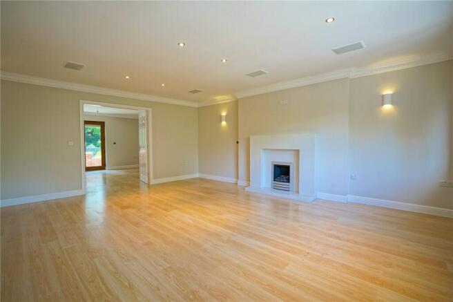 6 bed Detached for sale Image 12