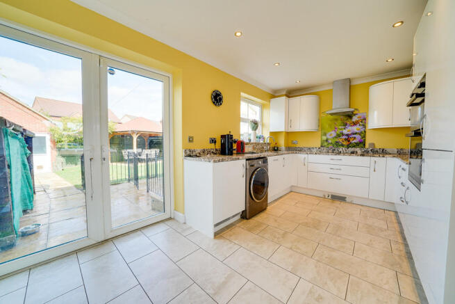 Kitchen/Breakfast...