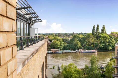 Kew Bridge Road,
Brentford, TW8