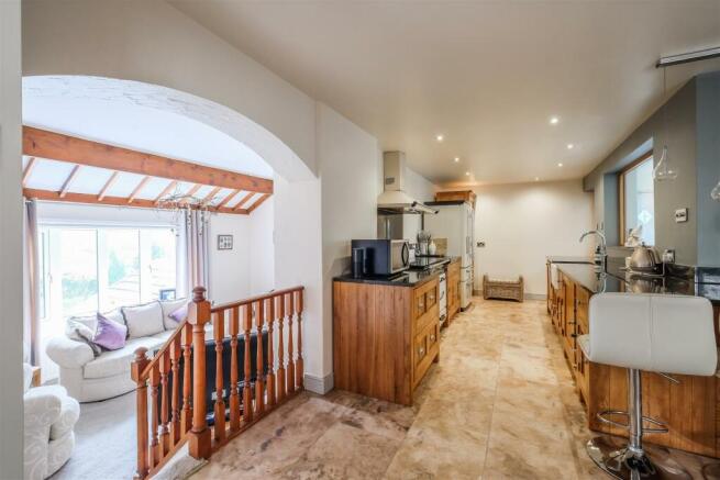 4 bed Detached for sale Image 7