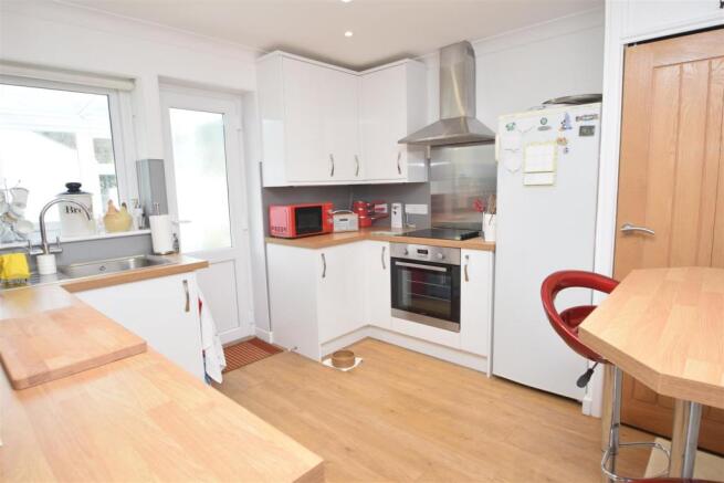 KITCHEN/BREAKFAST ROOM