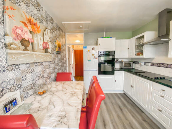 Kitchen / Breakfa...