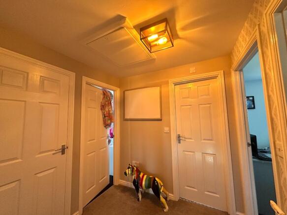 5 bed Detached for sale Image 8