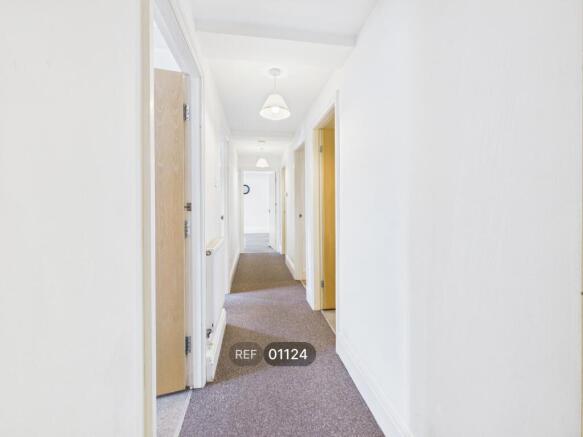 2 bed Apartment to rent Image 10