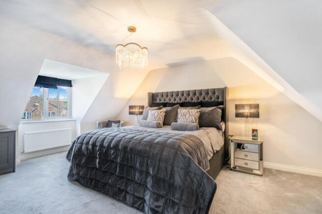 5 bed Detached for sale Image 12