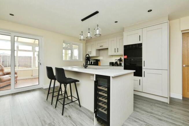 4 bed Detached for sale Image 3