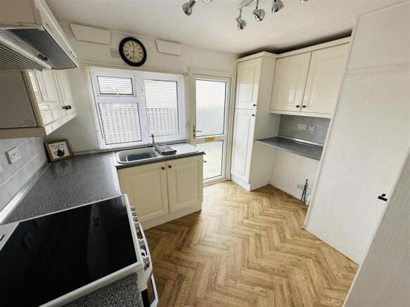 3 bed Park Home for sale Image 7