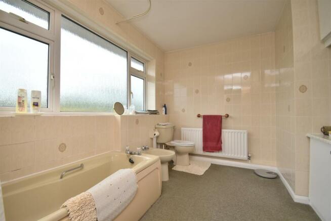 En-Suite Bathroom