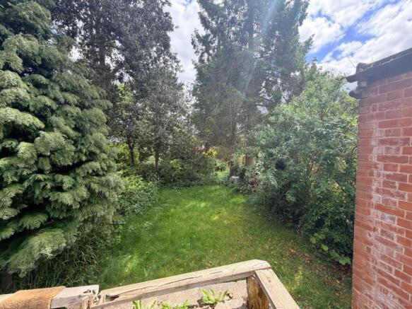 4 bed Semi-Detached to rent Image 10
