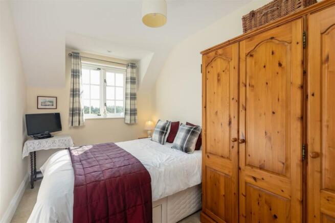 Thornton View 8 Bedroom 4.jpg