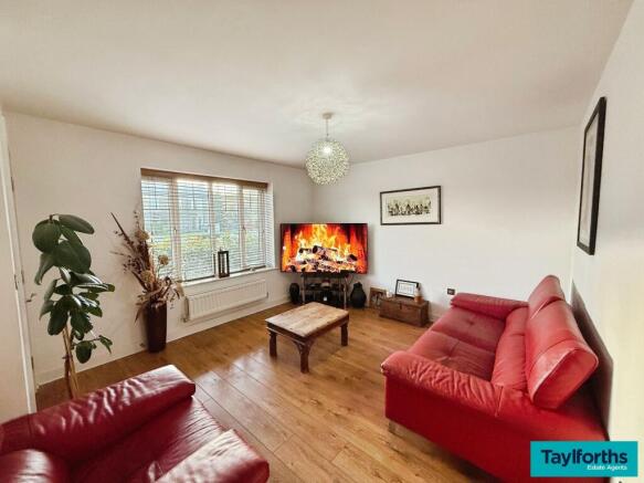 3 bed Semi-Detached for sale Image 6