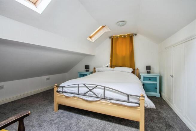 4 bed Semi-Detached for sale Image 9