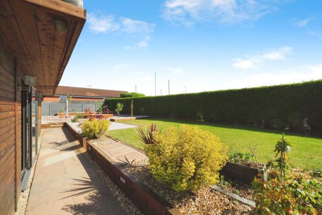 Fantastic Garden to the rear