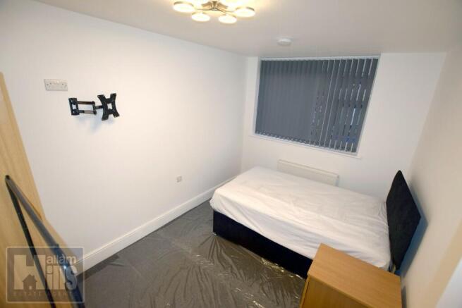 3 bed Flat to rent Image 5