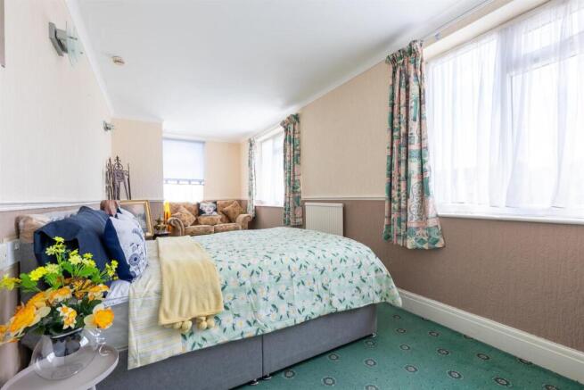 12 bed Detached for sale Image 6