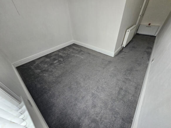 2 bed Terraced to rent Image 6