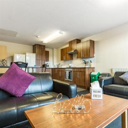 Studio to rent Image 8
