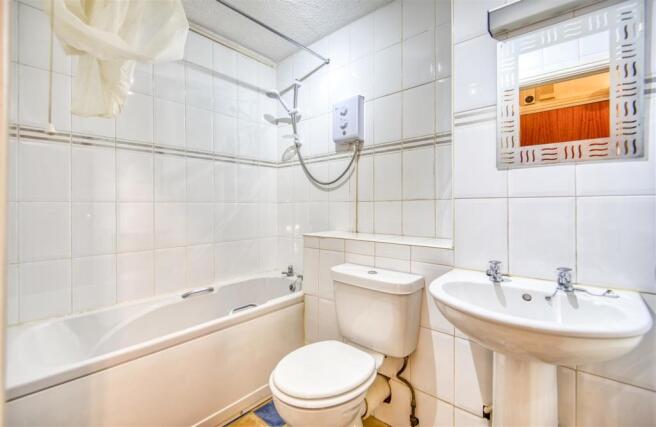 6 Bathroom.jpg