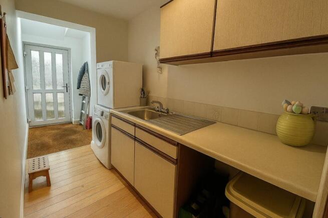 4 bed Detached for sale Image 8