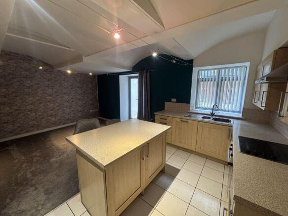 2 bed Flat for sale Image 5