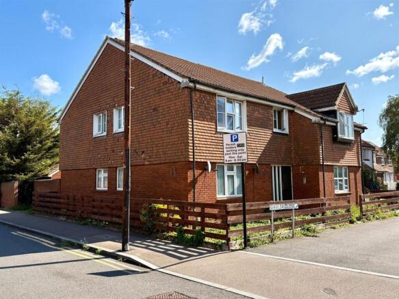 House for sale in E16, by Barrain London Estate Ag