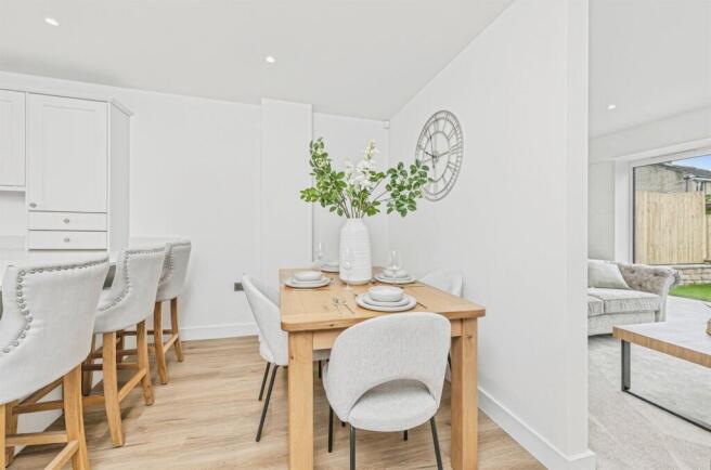 4 bed Semi-Detached for sale Image 7