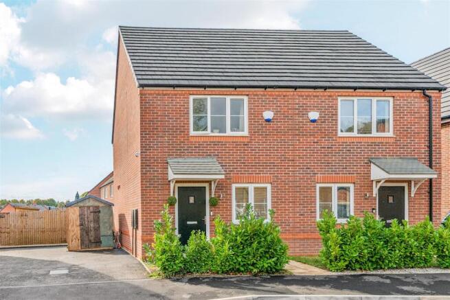 2-bed semi-detached on Crocus Way, Lea Castle, Kidderminster, £171,500