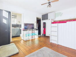 Flat 7, Lancaster Court, Kingsway, Hove BN3 2TQ