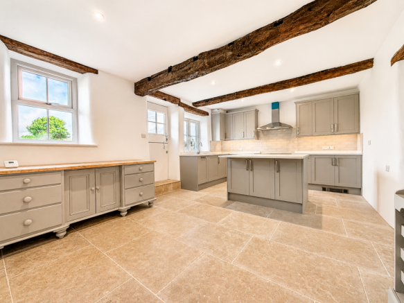 4 bed Farm House to rent Image 4