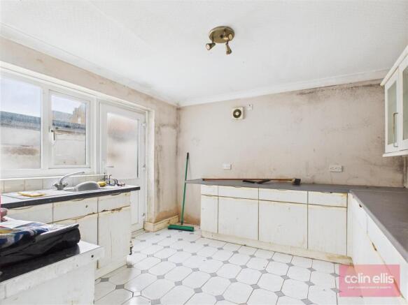 4 bed Terraced for sale Image 5