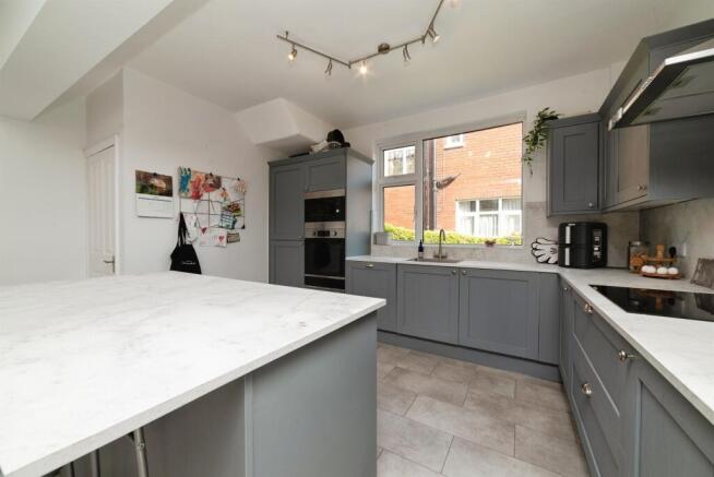 3 bed Semi-Detached for sale Image 9