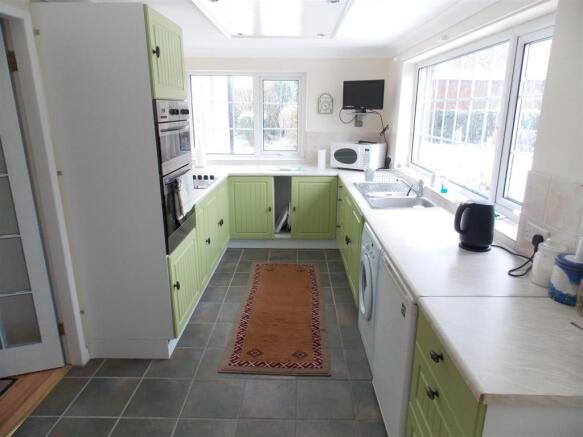 KITCHEN/BREAKFAST RO