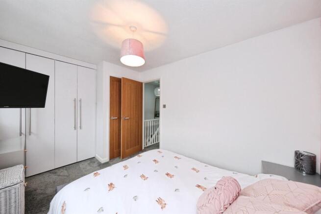 3 bed Semi-Detached for sale Image 10