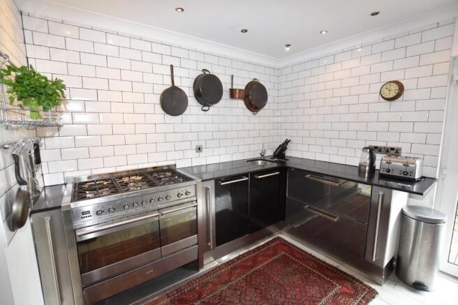 Kitchen (3) (Custom).JPG