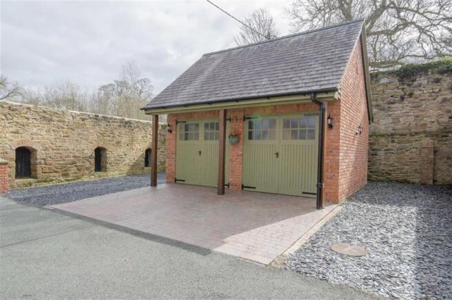 DETACHED DOUBLE GARAGE