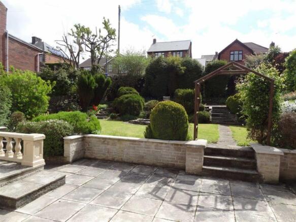 FRONT GARDEN