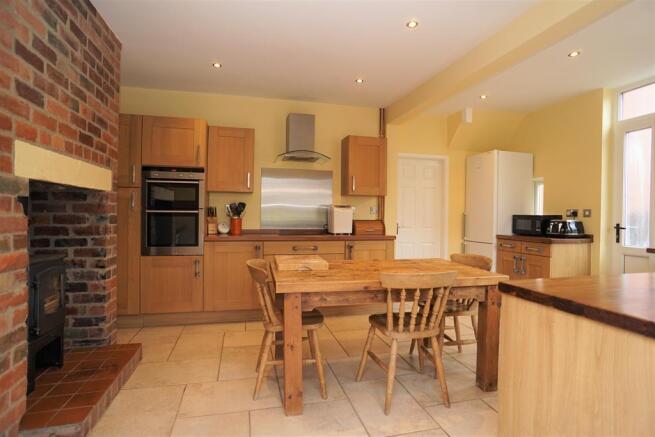 KITCHEN DINER