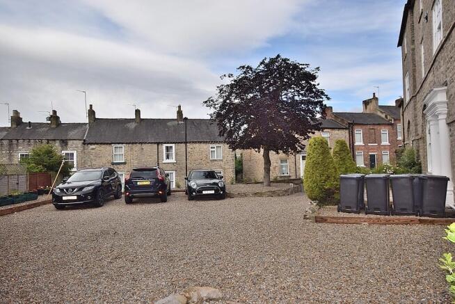 2 bed Ground Flat to rent Image 11
