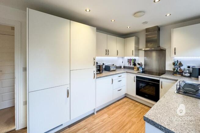 Albert Close, Spencers Wood, RG7 photo 2