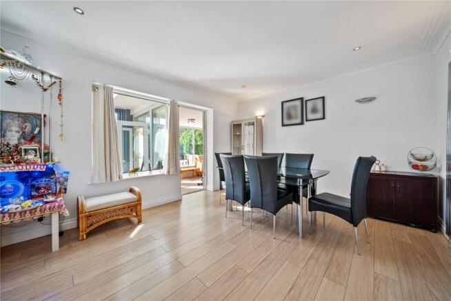6 bed Detached for sale Image 4