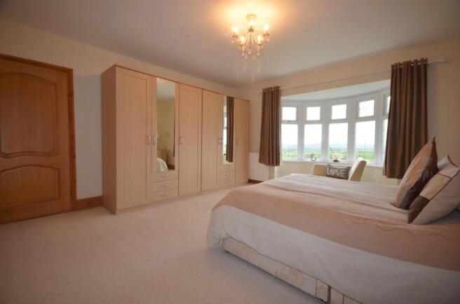 Master Bedroom (2)