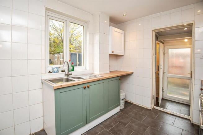 3 bed Semi-Detached for sale Image 6