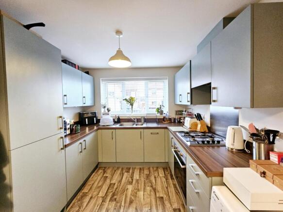 3 bed Semi-Detached for sale Image 4