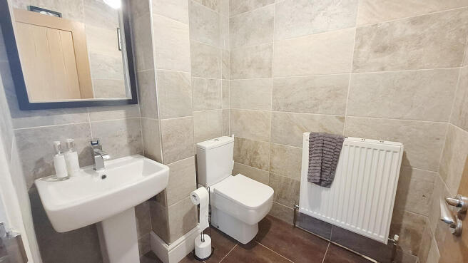 4 bed Detached to rent Image 9