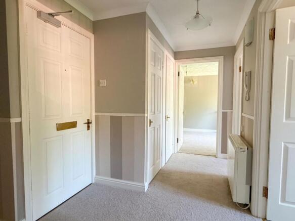 2 bed Flat for sale Image 8