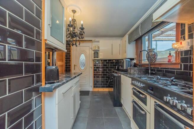 11. Kitchen (1).jpg