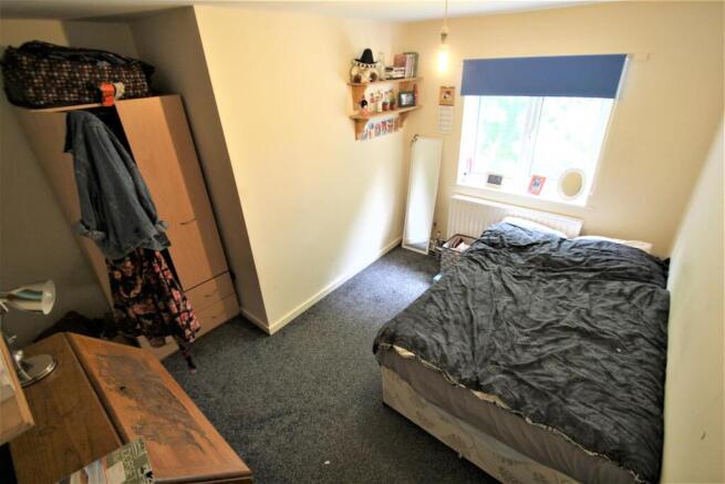 4 bed Semi-Detached to rent Image 8